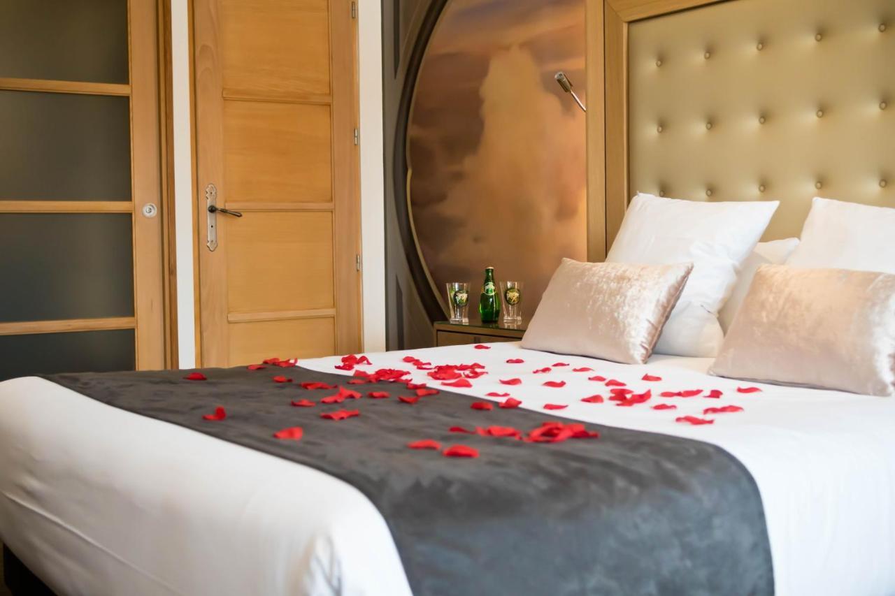 Hotel Et Spa Le Lion D'Or Pont-Évêque Exteriör bild