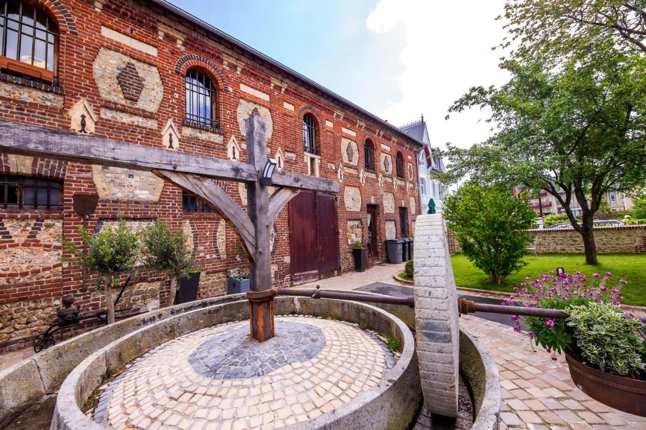 Hotel Et Spa Le Lion D'Or Pont-Évêque Exteriör bild