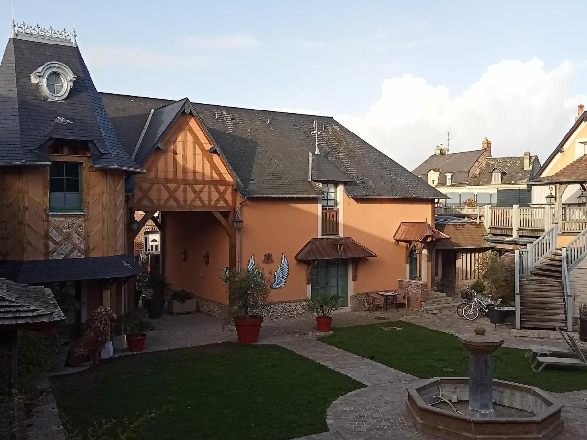 Hotel Et Spa Le Lion D'Or Pont-Évêque Exteriör bild