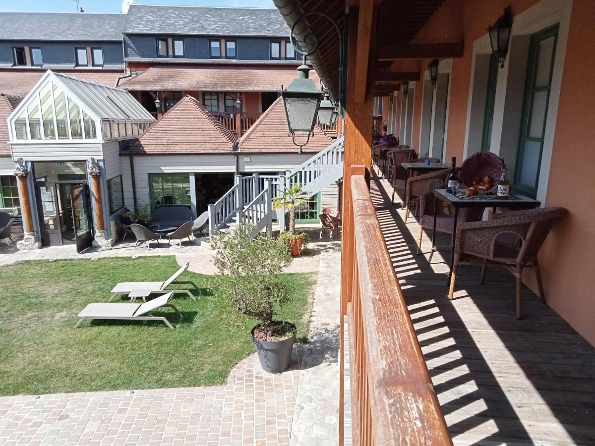 Hotel Et Spa Le Lion D'Or Pont-Évêque Exteriör bild