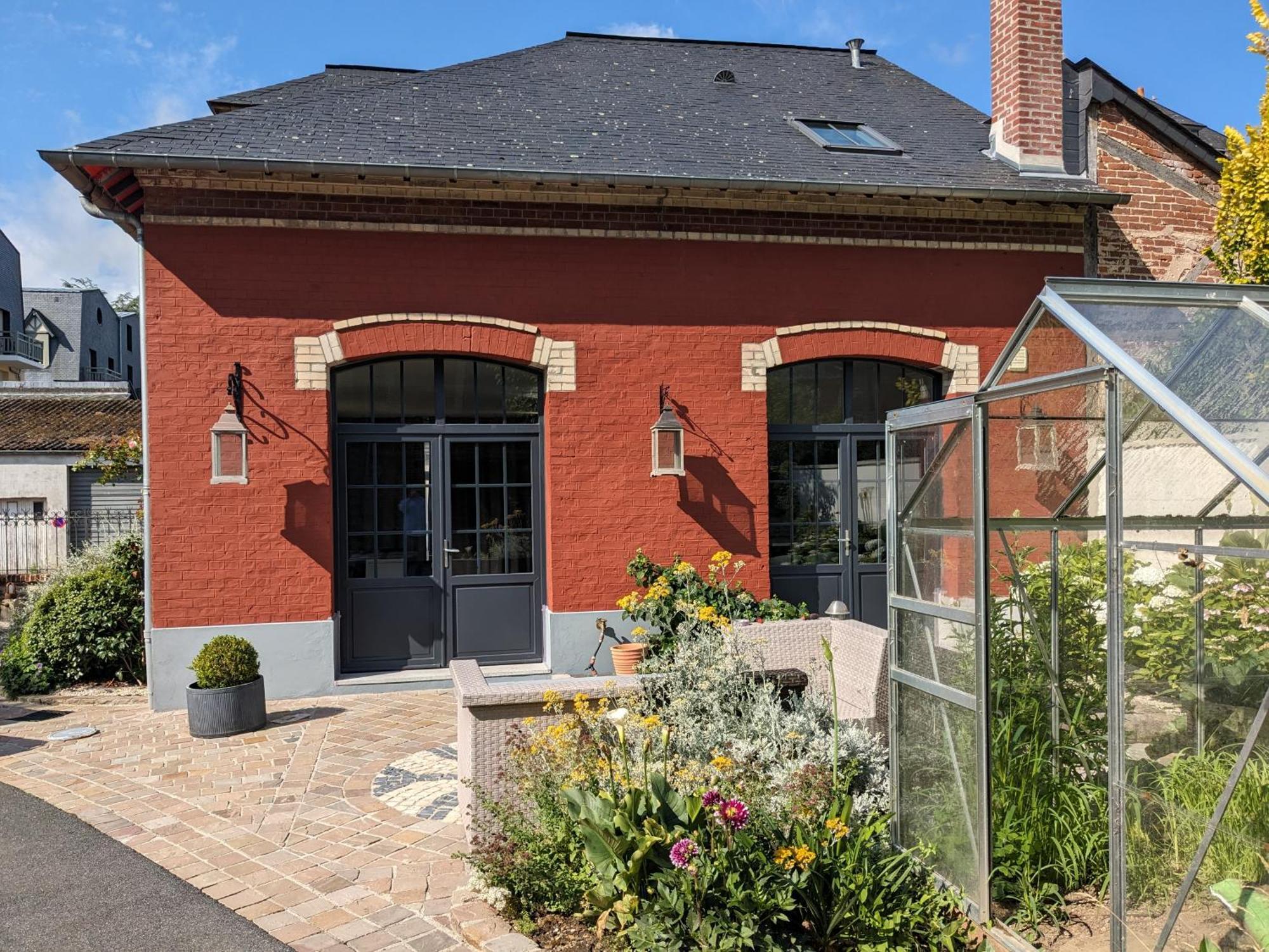 Hotel Et Spa Le Lion D'Or Pont-Évêque Exteriör bild