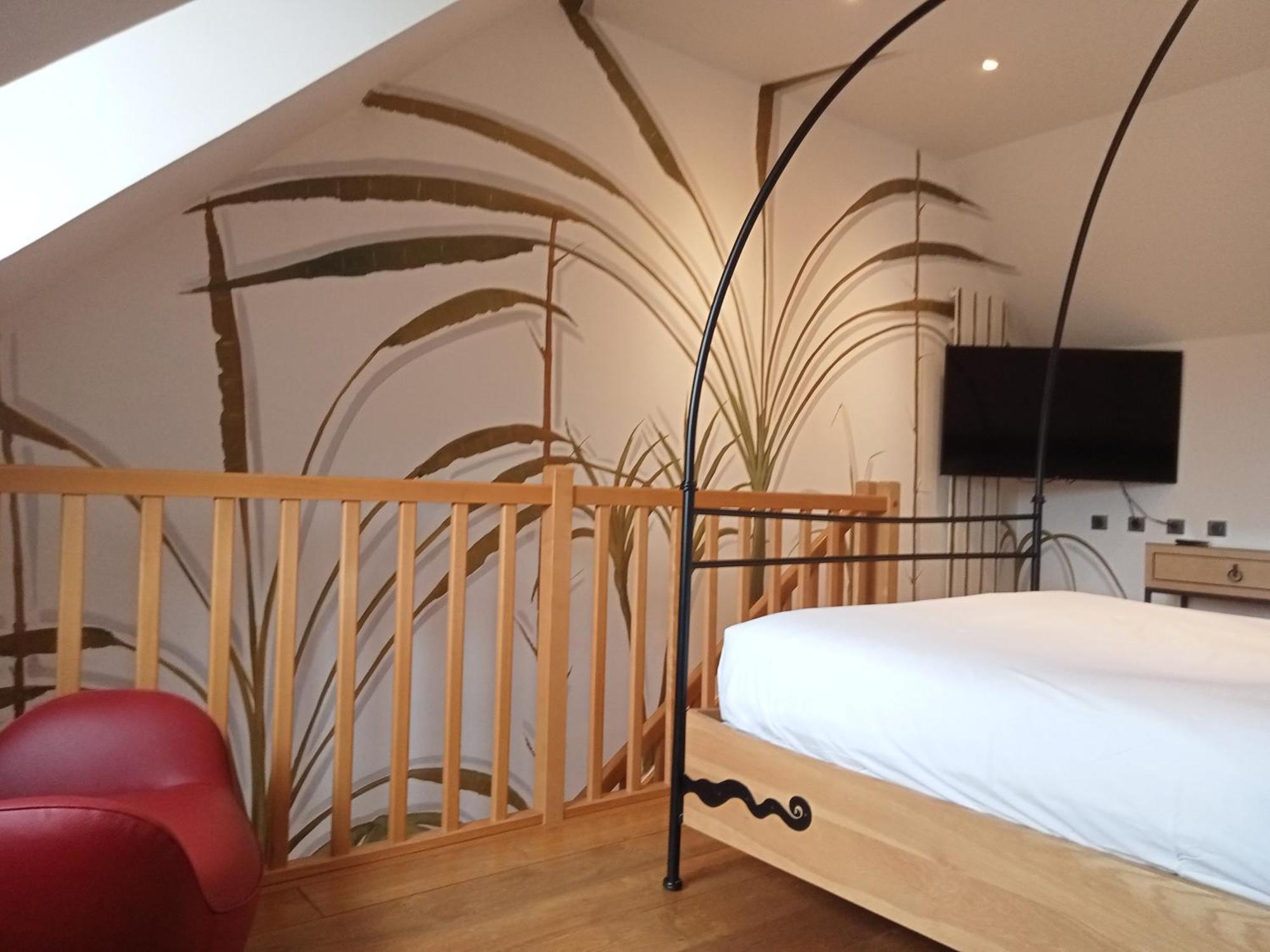 Hotel Et Spa Le Lion D'Or Pont-Évêque Exteriör bild