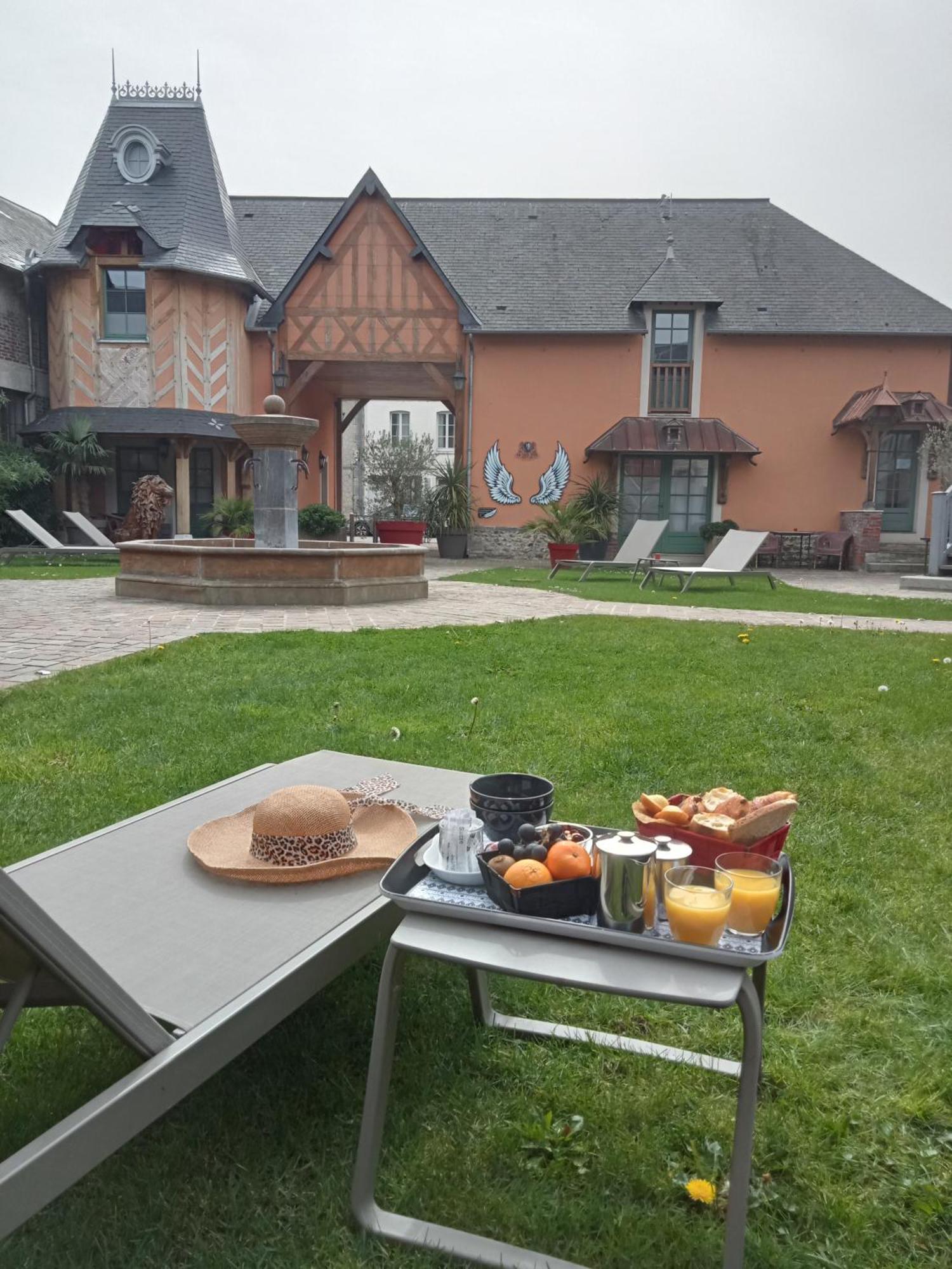 Hotel Et Spa Le Lion D'Or Pont-Évêque Exteriör bild