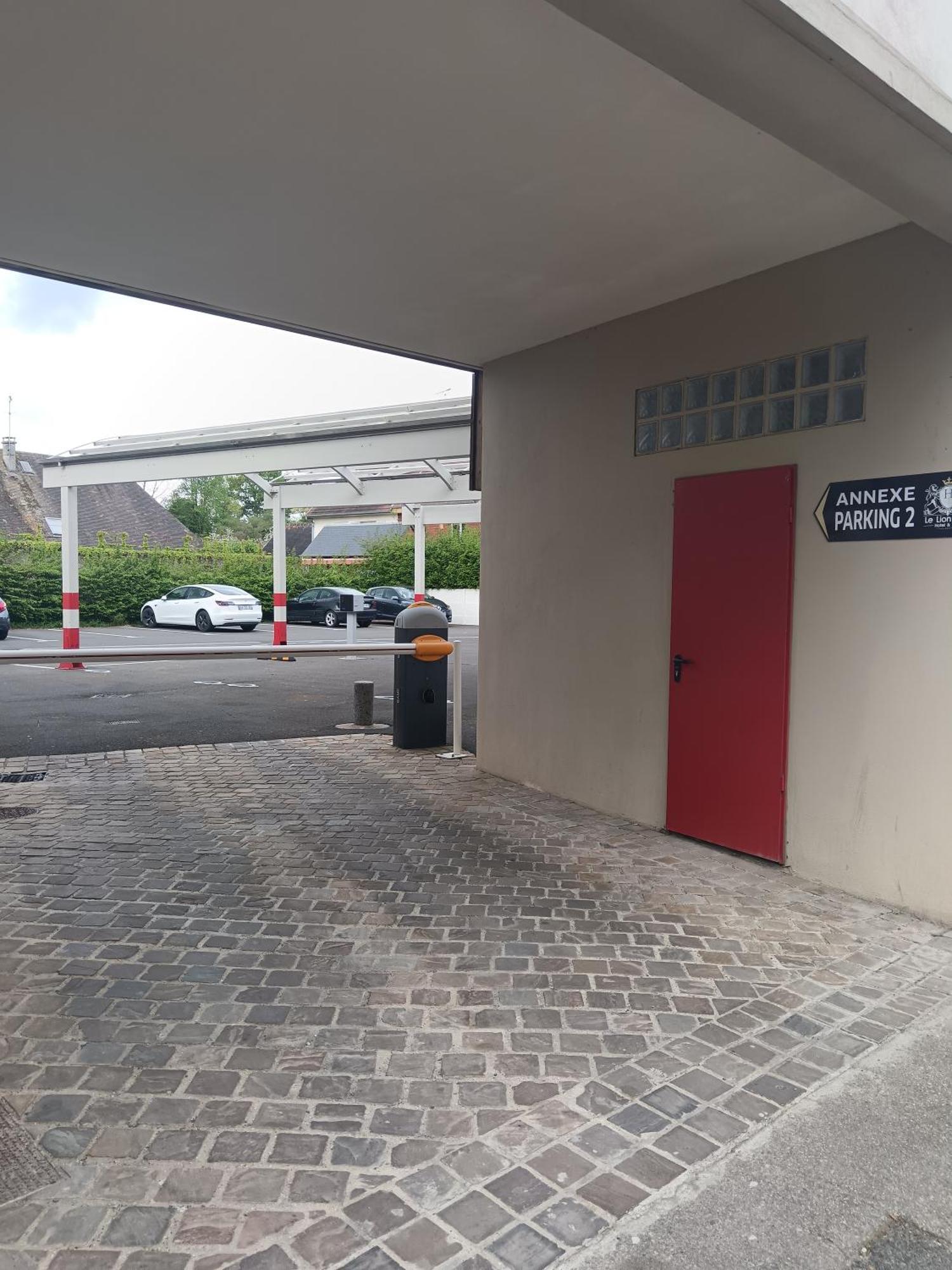 Hotel Et Spa Le Lion D'Or Pont-Évêque Exteriör bild